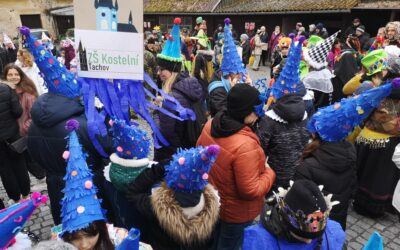 Tachovské děti v barvách masopustu