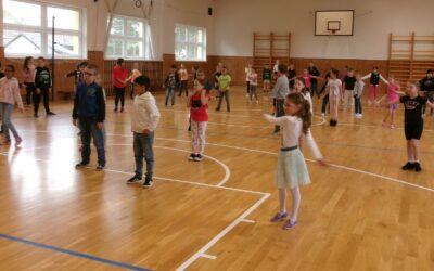 I. stupeň // Roztančená škola